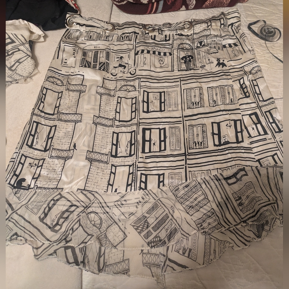Chic Urban Print Skirt - Black and Cream - Picture 2 of 4